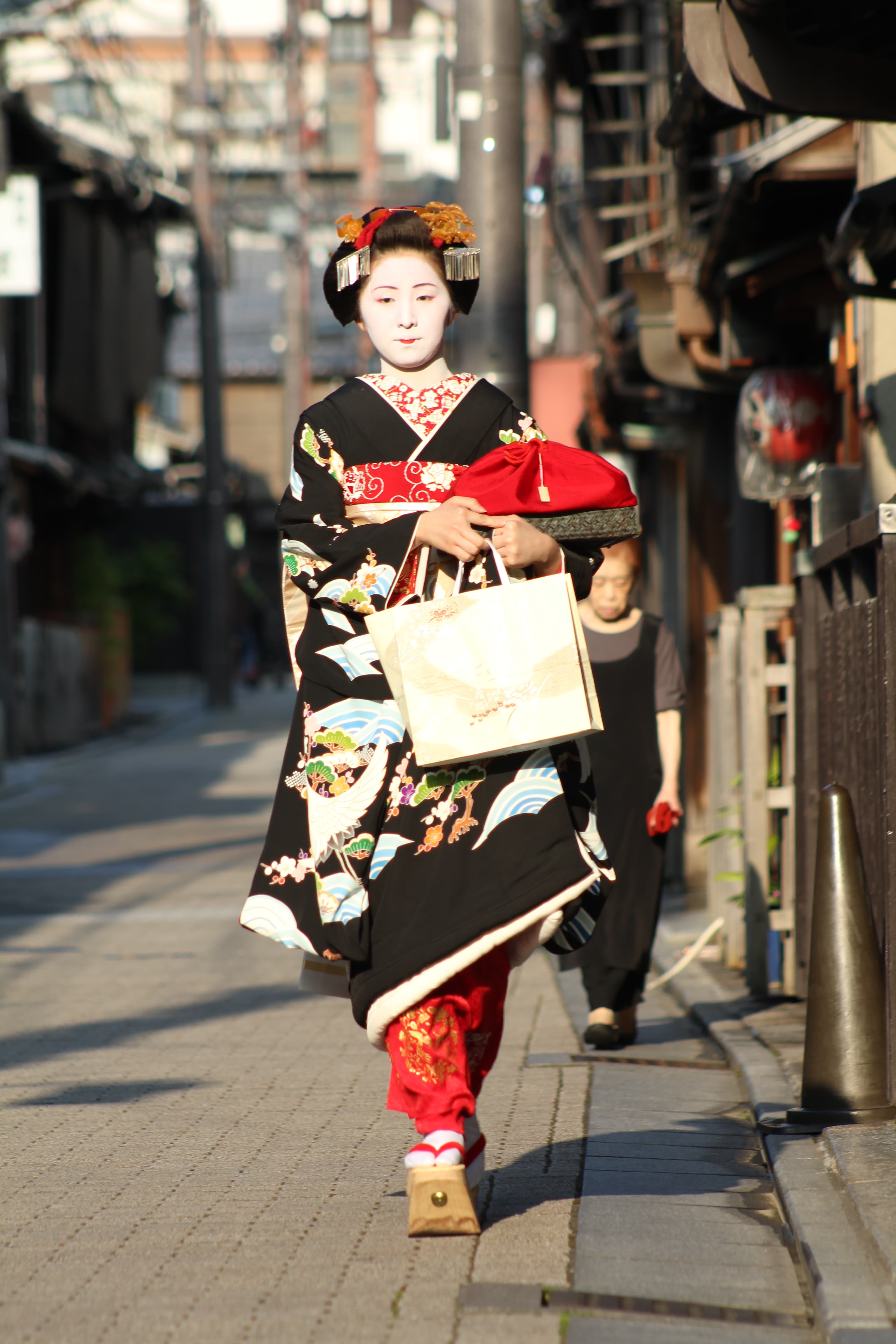Maiko en kimono traditionnel, apprentie geisha au Japon.