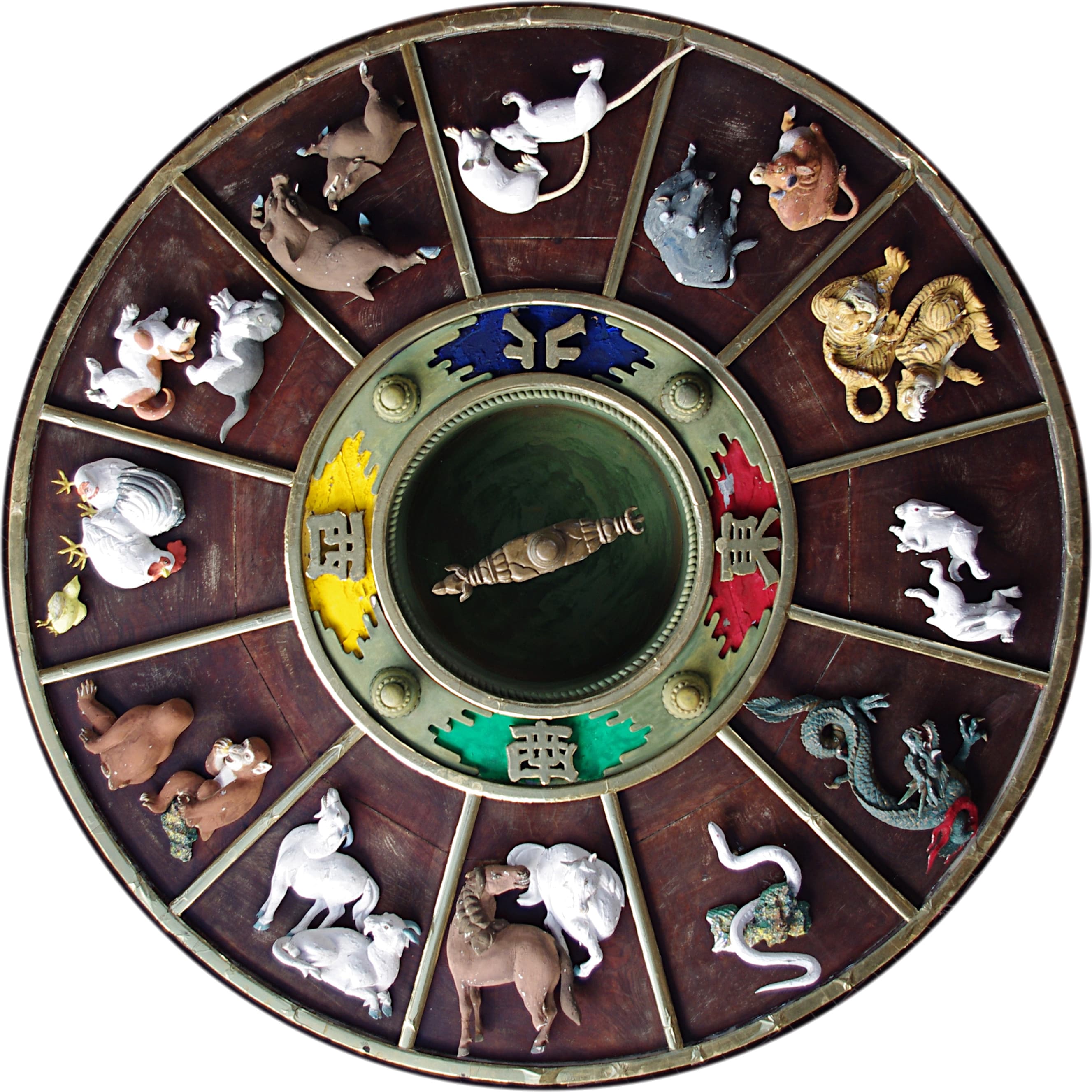 Sculptures du zodiaque chinois et ses douze animaux au plafond d’un sanctuaire.