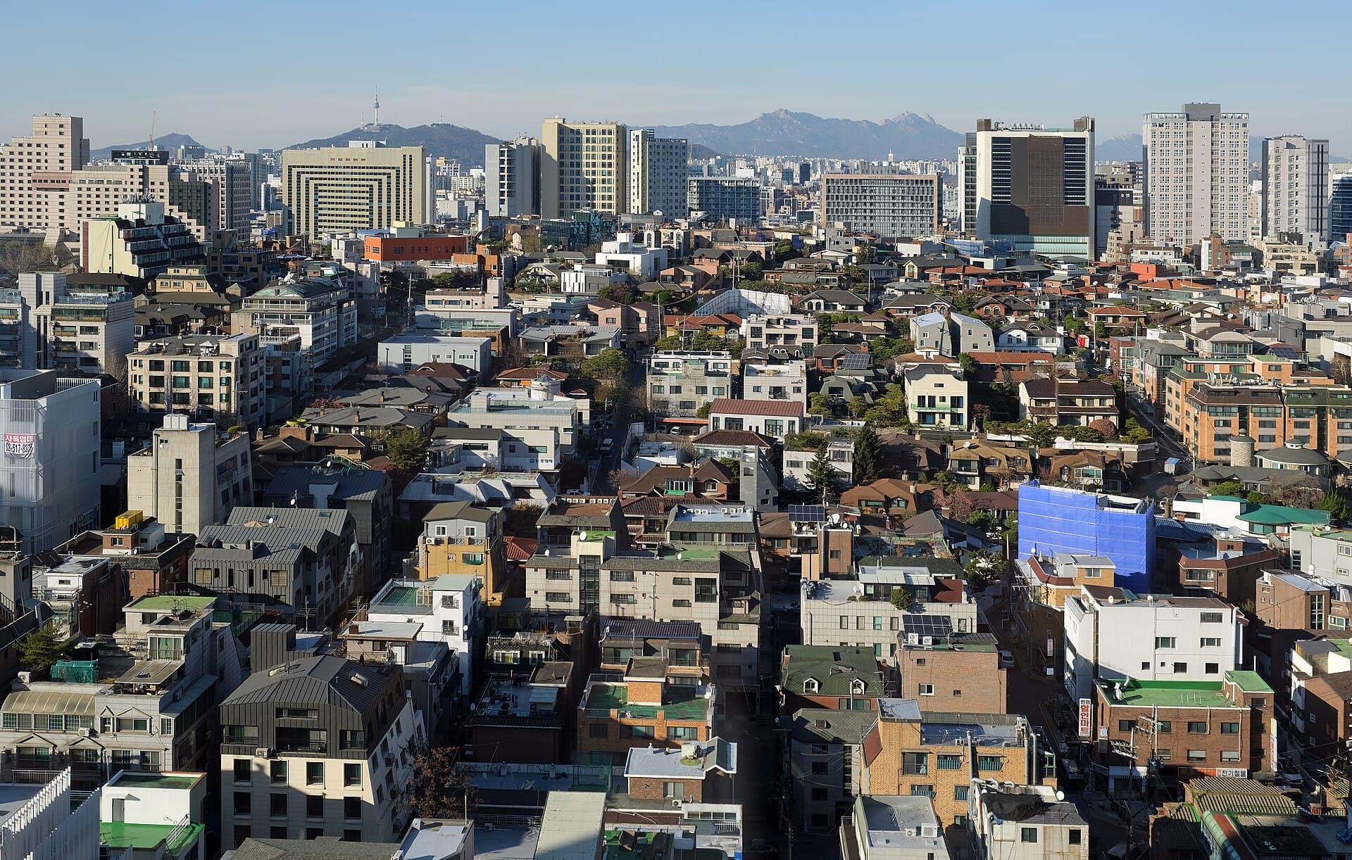 Vue panoramique de l'arrondissement de Gangnam à Séoul depuis Yeoksam, coeur de l'industrie coréenne de la beaute et de la chirurgie esthetique
