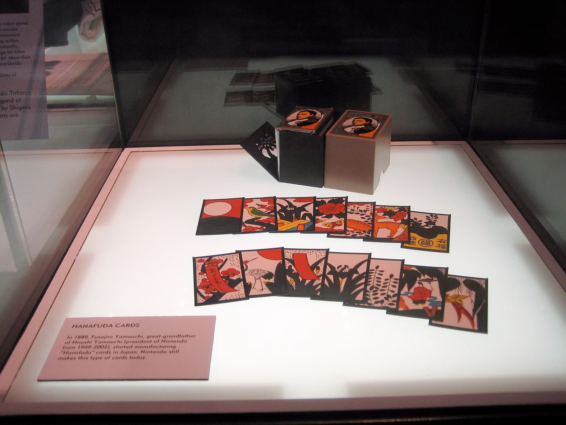 Jeu de cartes hanafuda de marque Nintendo, aux motifs floraux traditionnels japonais