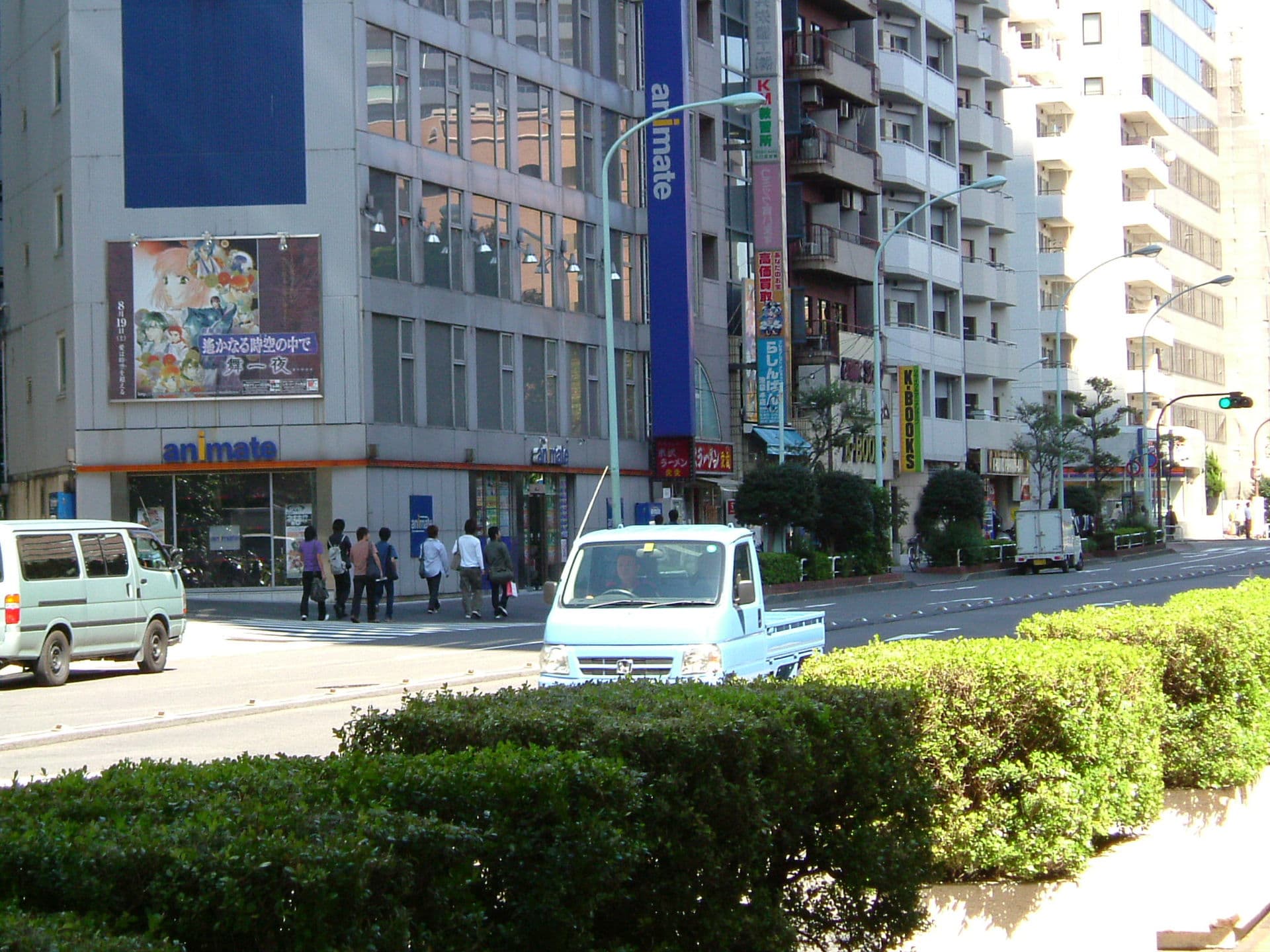 L'Otome Road d'Ikebukuro à Tōkyō, quartier dédié aux fans féminines d'anime, otome games et idoles masculines.