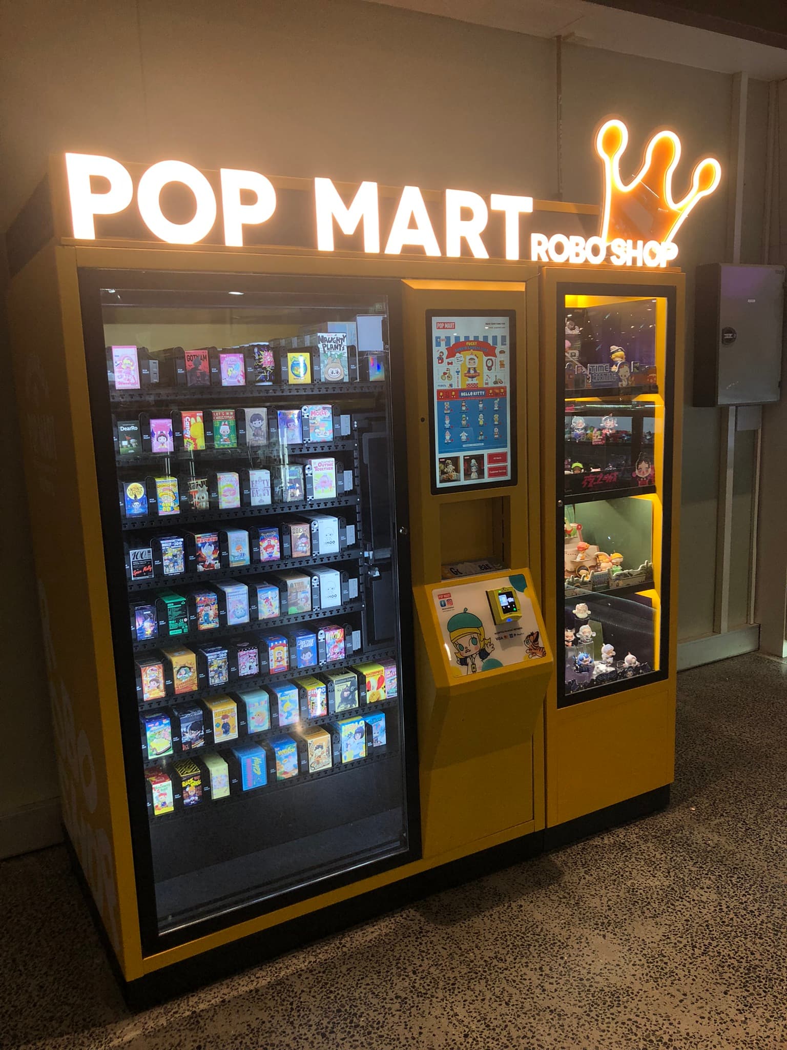 Distributeur automatique Pop Mart de figurines à collectionner.